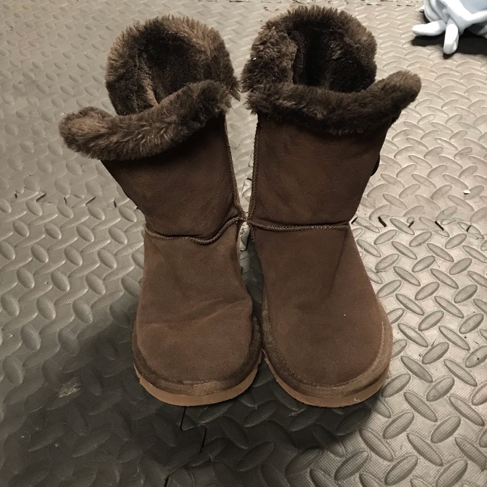 Uggs - image 2